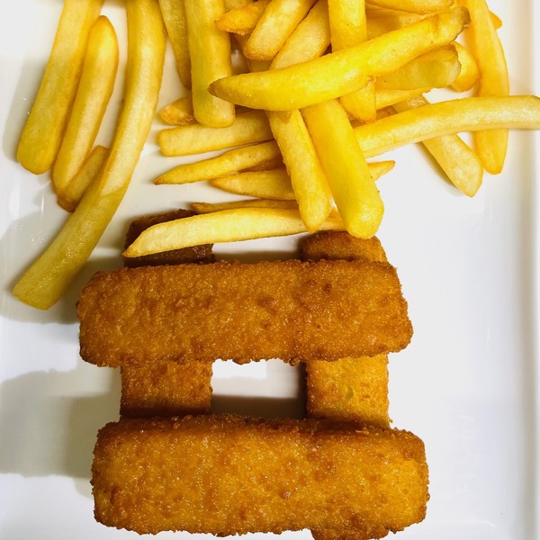 bâtonnets de poisson avec frites