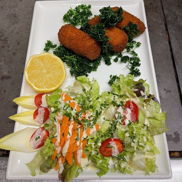 Trio de croquettes de homard avec salade